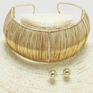 Seductive Women's Choker and Cuff
